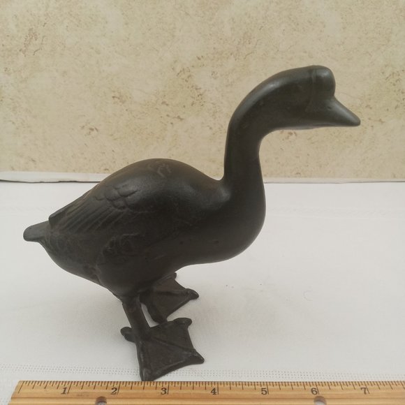 Antique Cast Iron Goose Garden Statue Heavy Etched Details 6.25" - Picture 6 of 6